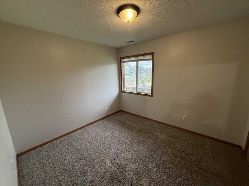 417 W Zeller St - Photo 5 of 8