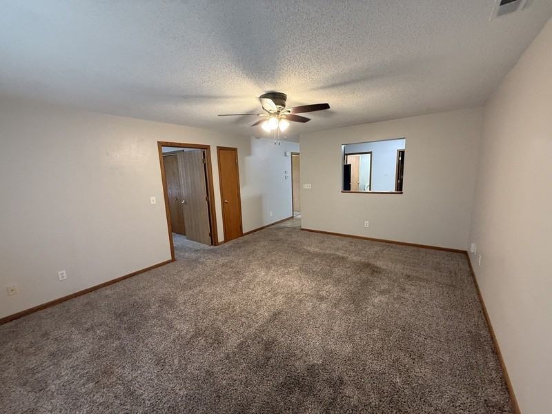 417 W Zeller St - Photo 7 of 8
