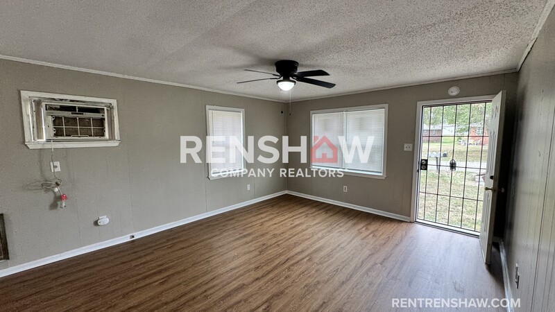 367 Navy Dr - Photo 2 of 13