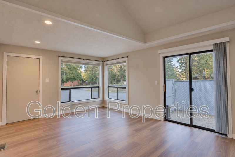 3403 N 4th St - Photo 4 of 13