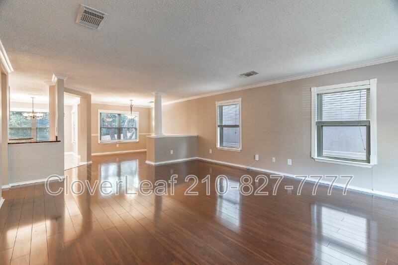 2326 Creekside Bnd - Photo 6 of 42