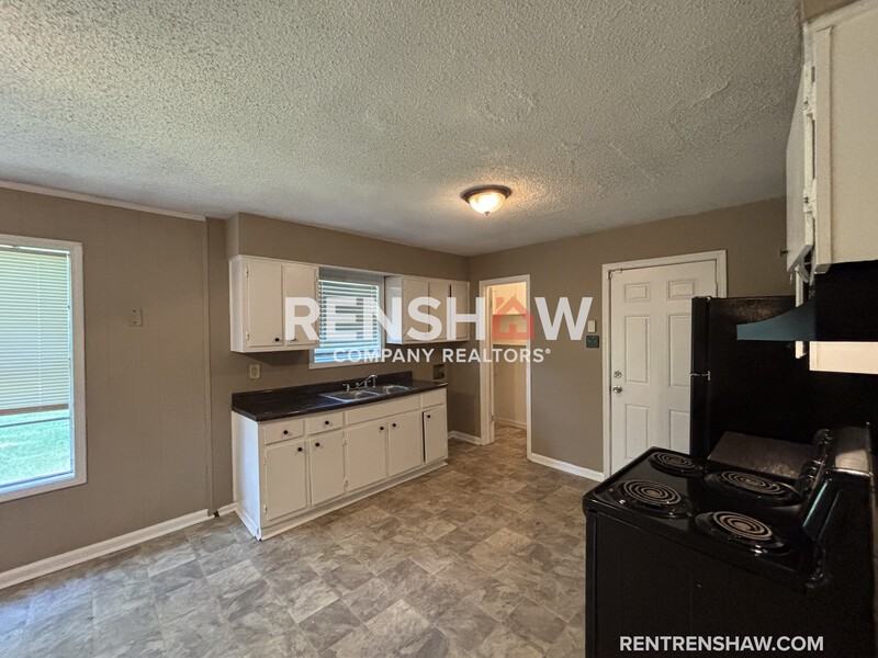 3367 Redcliff Dr - Photo 4 of 15