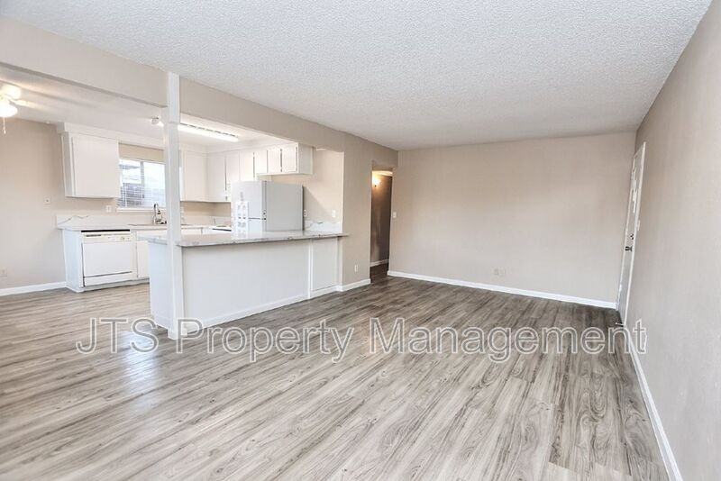 319 Montrose Dr #4 - Photo 3 of 14