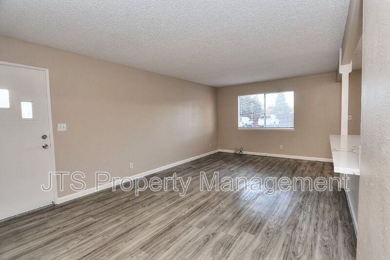 319 Montrose Dr #4 - Photo 6 of 14