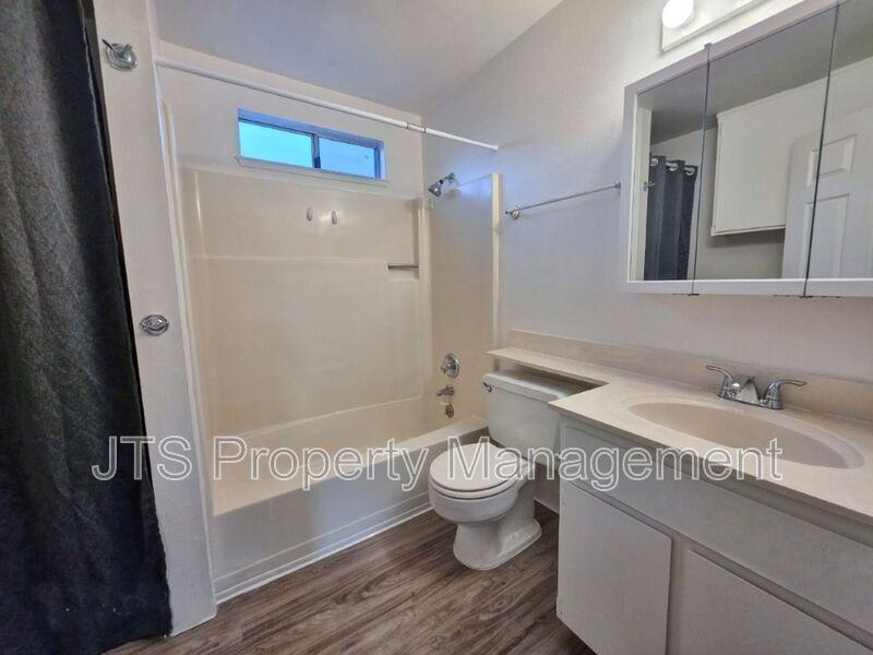 319 Montrose Dr #4 - Photo 7 of 14