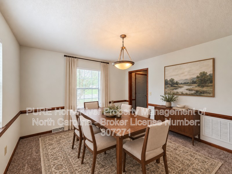 9444 Stately Oak Ln - Photo 3 of 28
