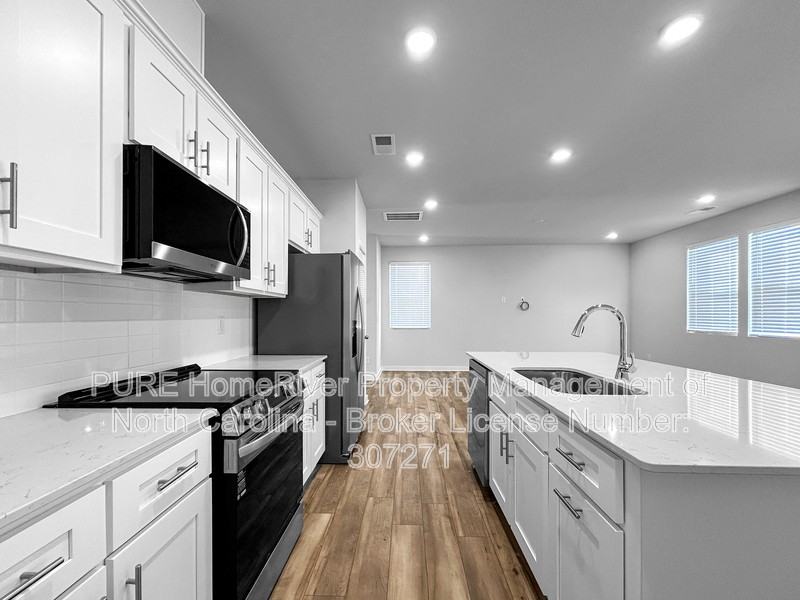 2957 31st Street Ln Ne - Photo 2 of 22