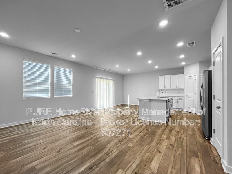 2957 31st Street Ln Ne - Photo 3 of 22