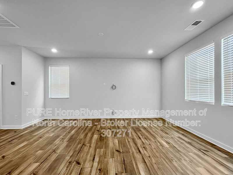 2957 31st Street Ln Ne - Photo 4 of 22