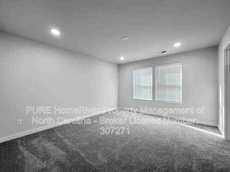 2957 31st Street Ln Ne - Photo 7 of 22