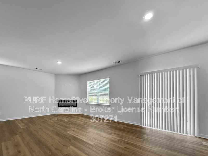 456 Brinkley Dr - Photo 3 of 23
