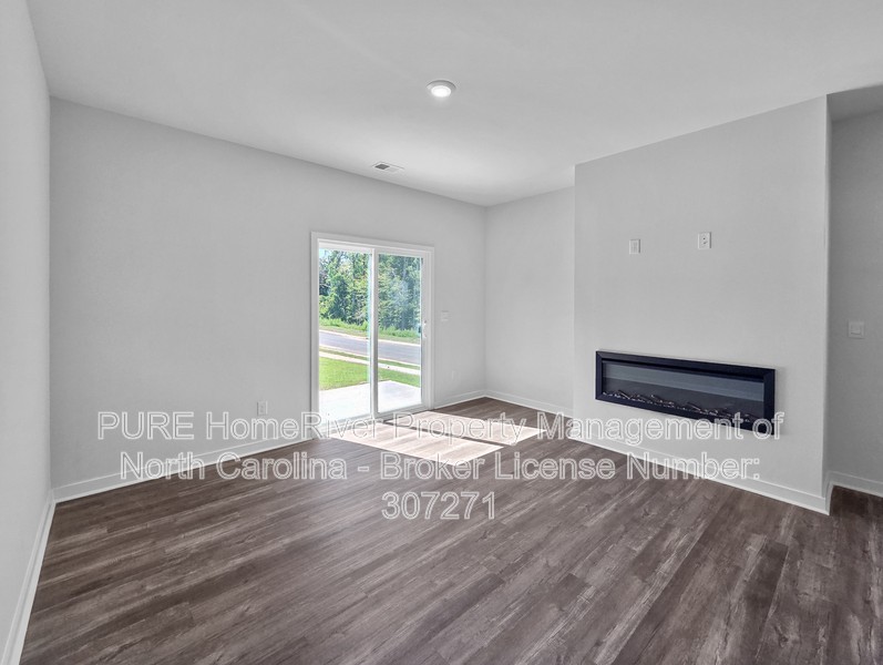1411 Mammoth Rd - Photo 2 of 24