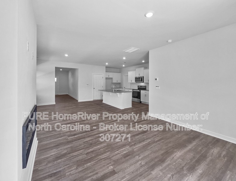 1411 Mammoth Rd - Photo 3 of 24