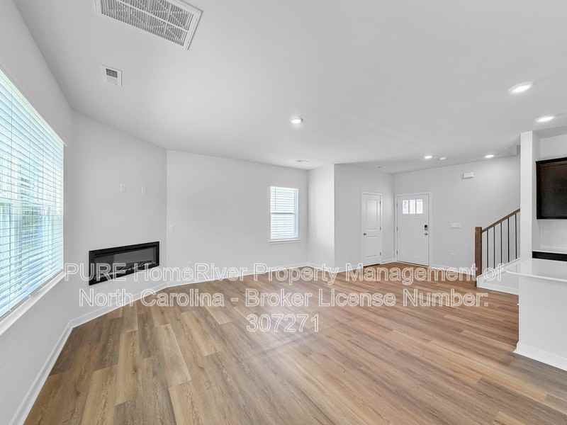1415 Mammoth Rd - Photo 6 of 24
