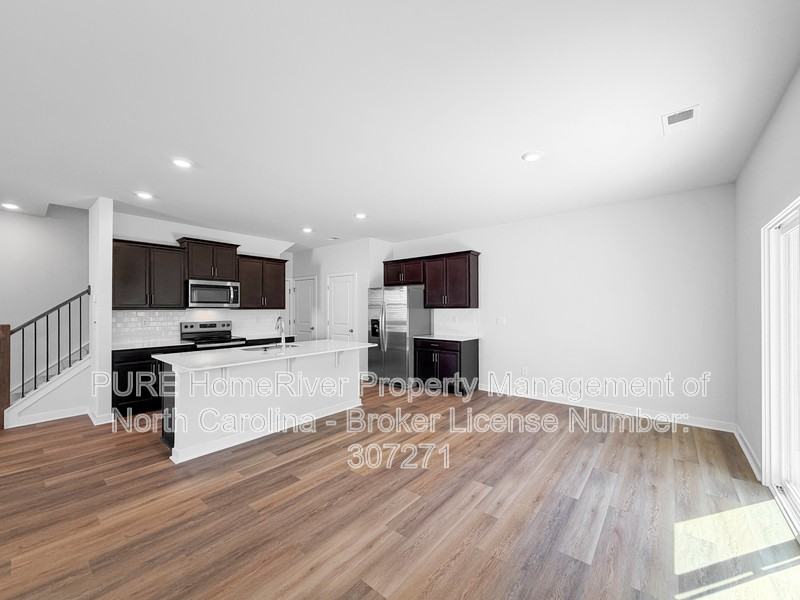 1415 Mammoth Rd - Photo 7 of 24