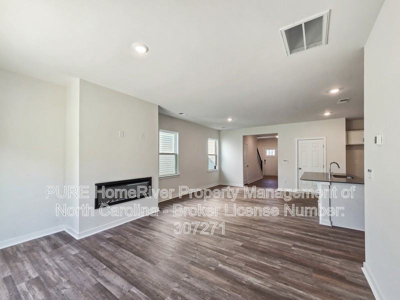 1419 Mammoth Rd - Photo 3 of 23