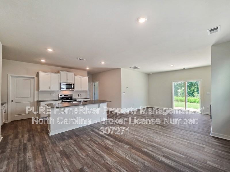 1419 Mammoth Rd - Photo 4 of 23