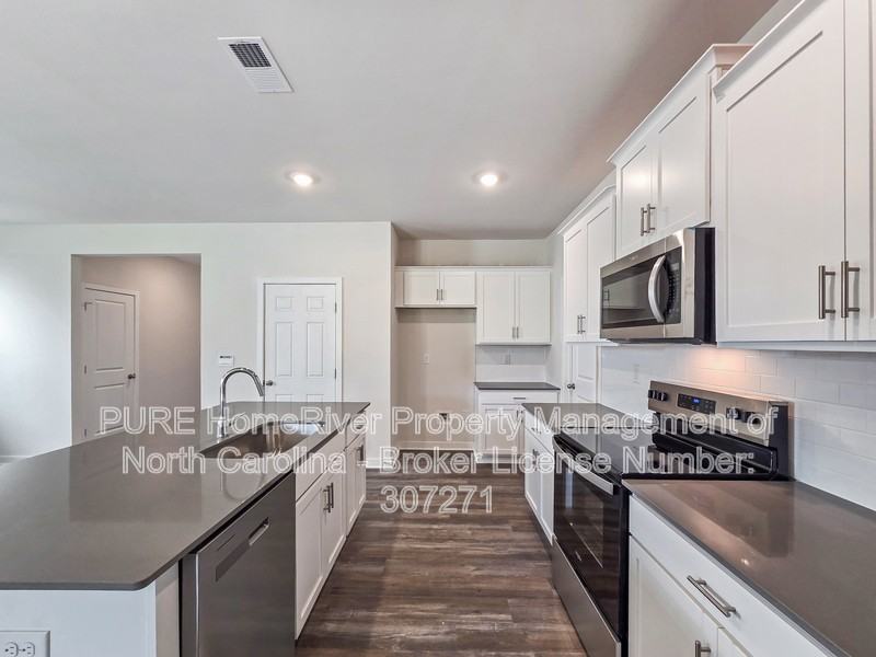1419 Mammoth Rd - Photo 5 of 23