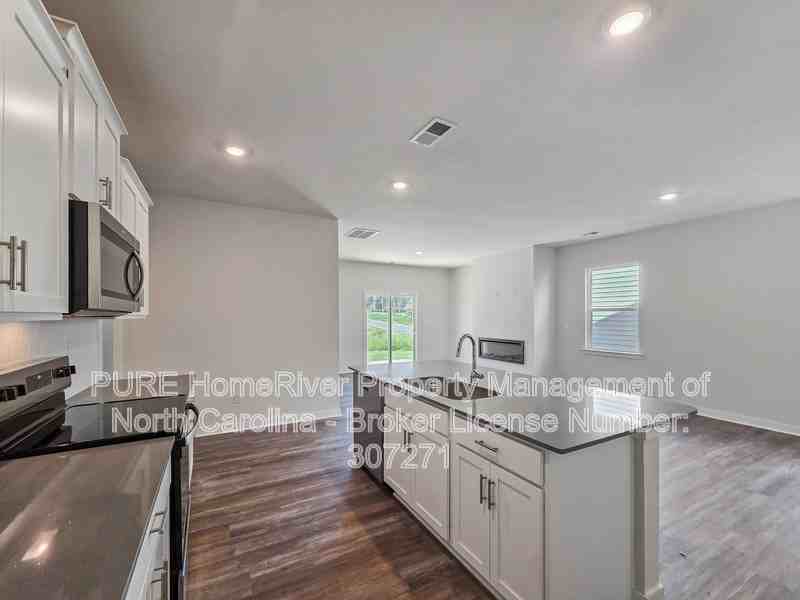 1419 Mammoth Rd - Photo 6 of 23