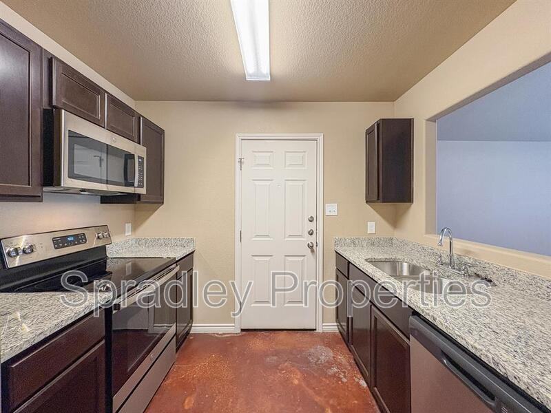 1009 Llano Ct Apt B - Photo 5 of 14