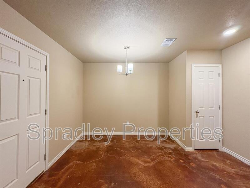 1009 Llano Ct Apt B - Photo 6 of 14