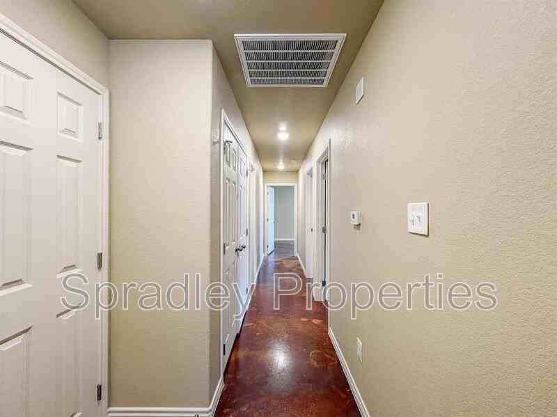 1009 Llano Ct Apt B - Photo 7 of 14