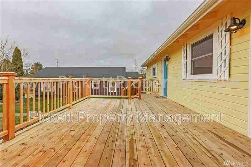 1120 Cogean Ave - Photo 4 of 18
