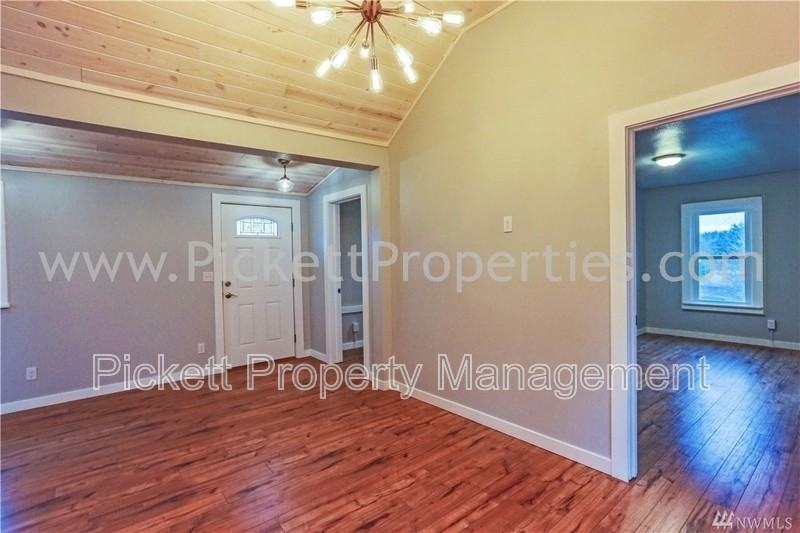 1120 Cogean Ave - Photo 7 of 18