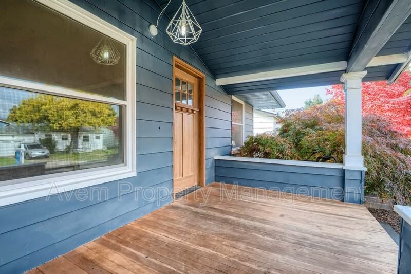 4754 N Syracuse St - Photo 2 of 11