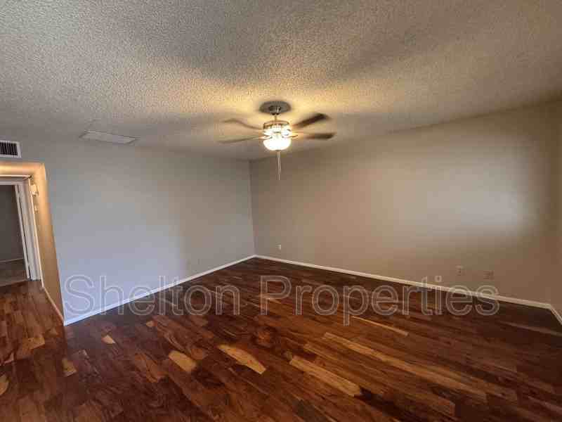 10103 N 97th Ave #B - Photo 3 of 19