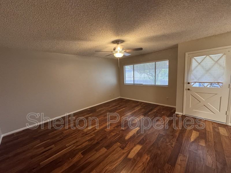 10103 N 97th Ave #B - Photo 4 of 19