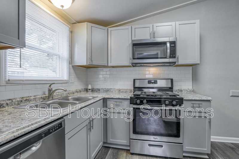 1812 S Evanston Ave - Photo 3 of 11