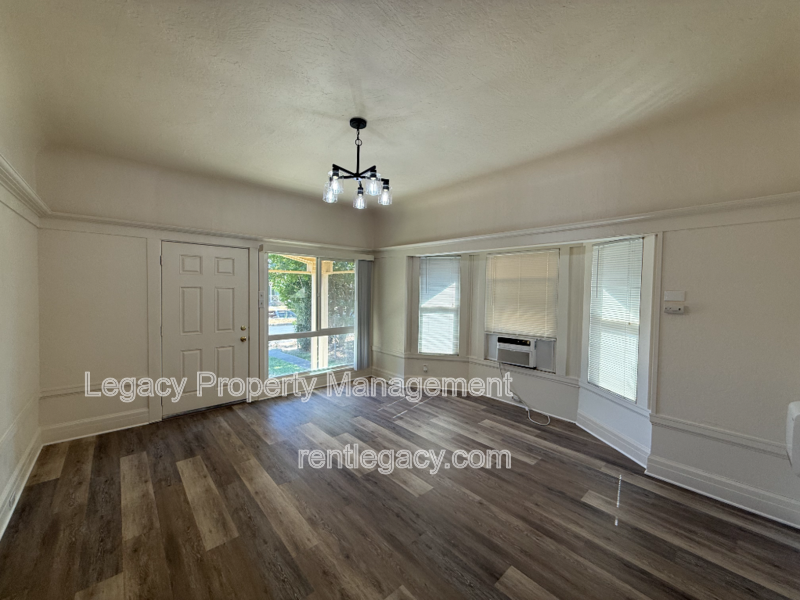 4925 11th Ave - Photo 3 of 20