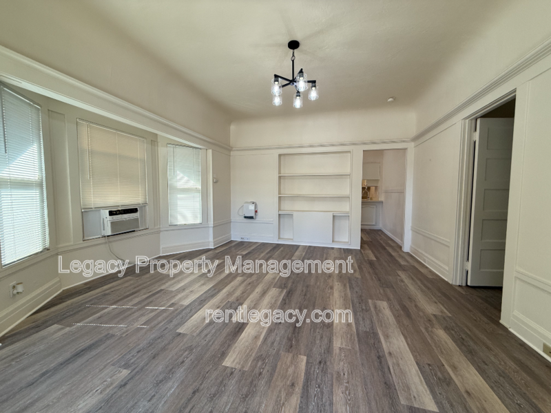4925 11th Ave - Photo 4 of 20