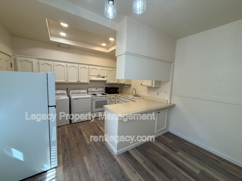 4925 11th Ave - Photo 5 of 20