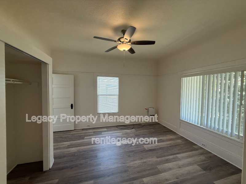 4925 11th Ave - Photo 6 of 20