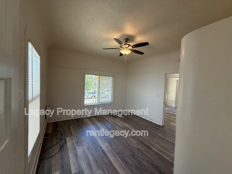 4925 11th Ave - Photo 7 of 20