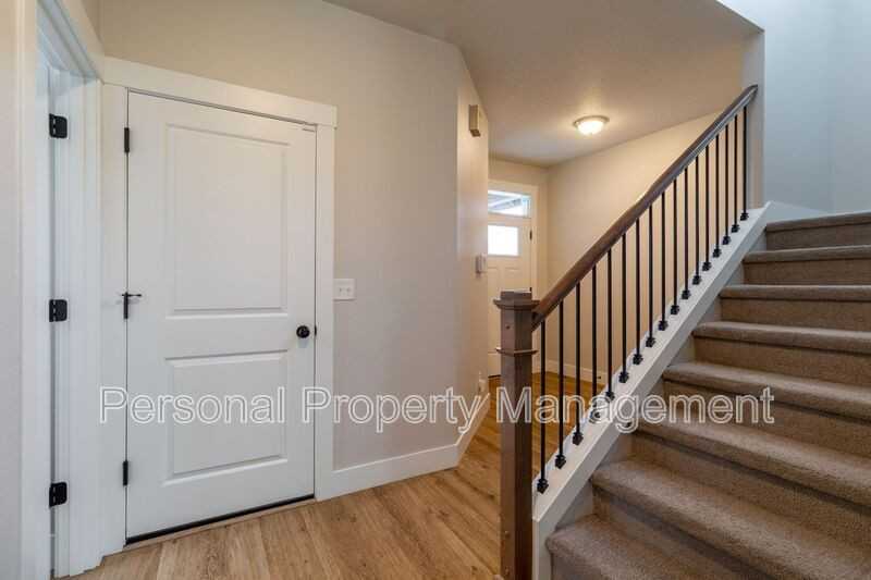 1323 Ne 70th St - Photo 2 of 20