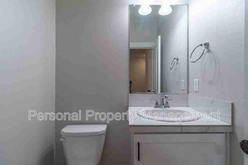 1323 Ne 70th St - Photo 3 of 20