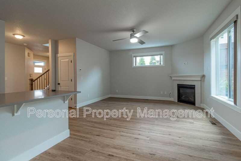 1323 Ne 70th St - Photo 4 of 20