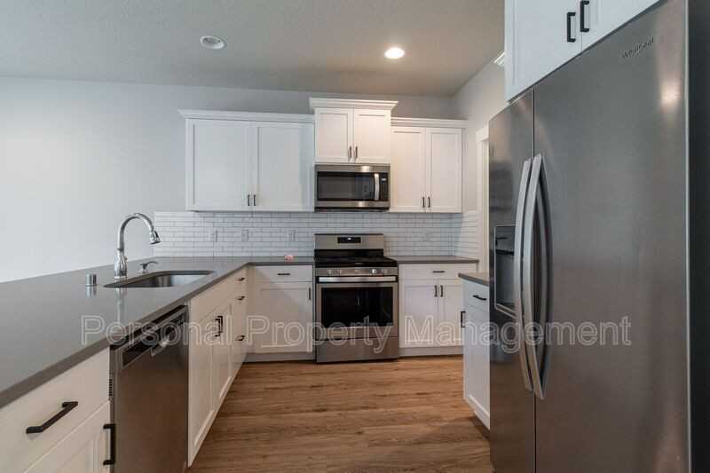 1323 Ne 70th St - Photo 6 of 20