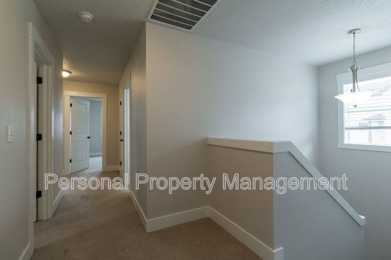 1323 Ne 70th St - Photo 7 of 20