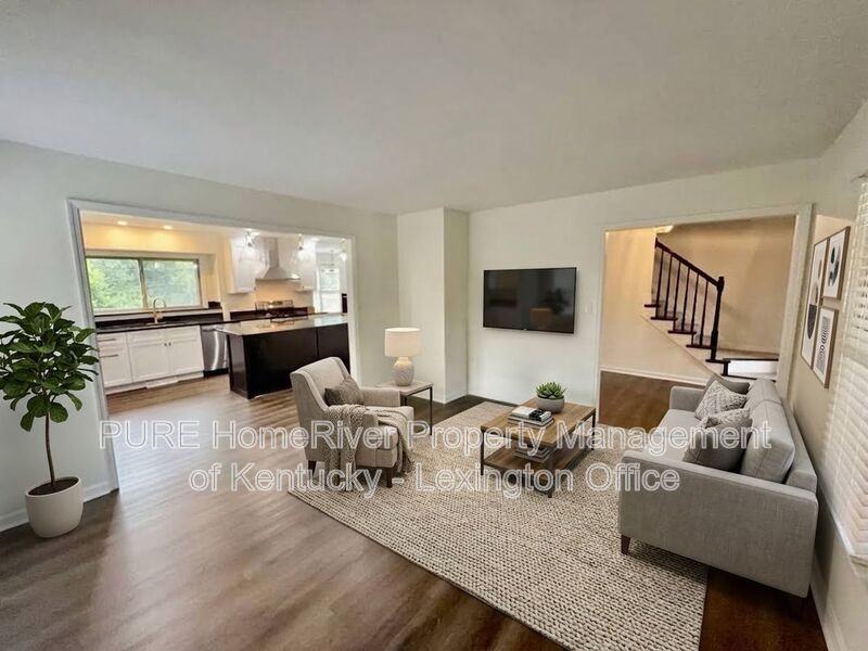 3785 Broadmoor Dr - Photo 3 of 37