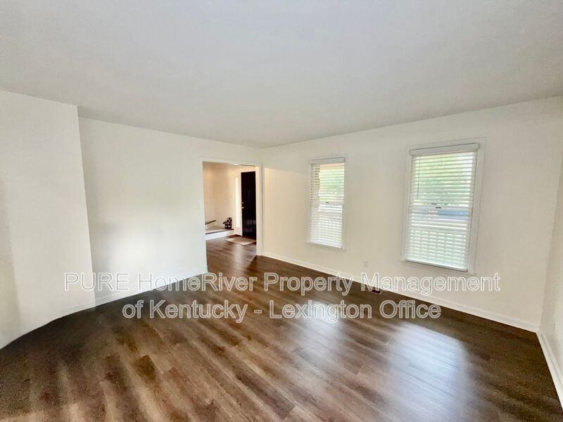 3785 Broadmoor Dr - Photo 5 of 37