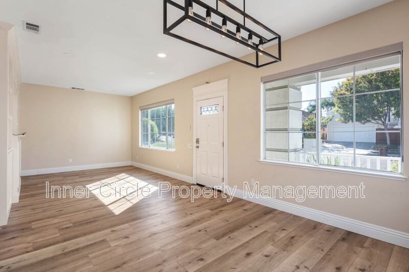 342 Chaucer Dr - Photo 3 of 39