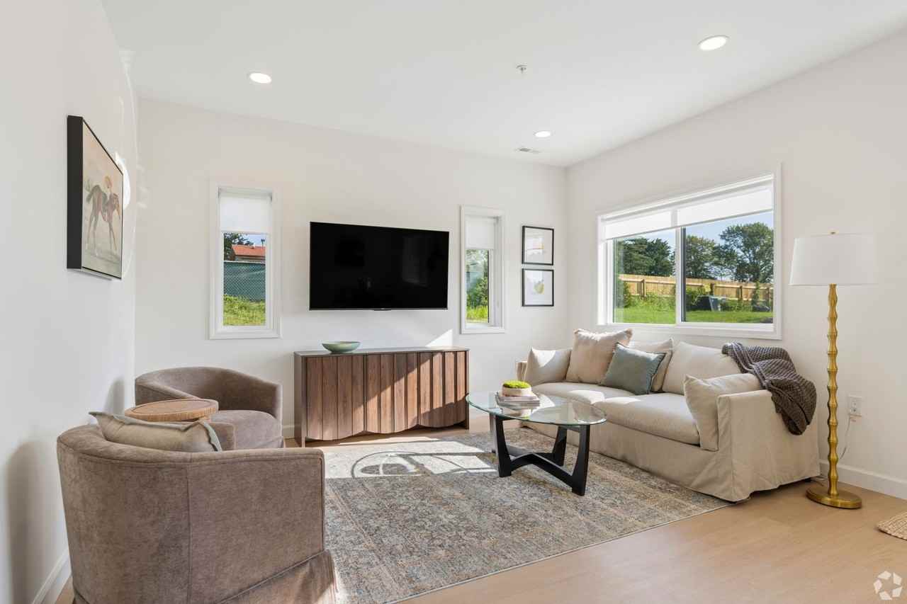 Hudson Valley Luxury Apartment Homes - Photo 5 of 19
