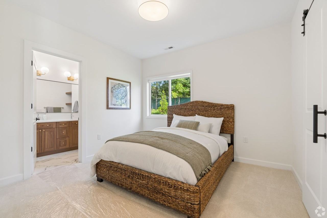 Hudson Valley Luxury Apartment Homes - Photo 6 of 19