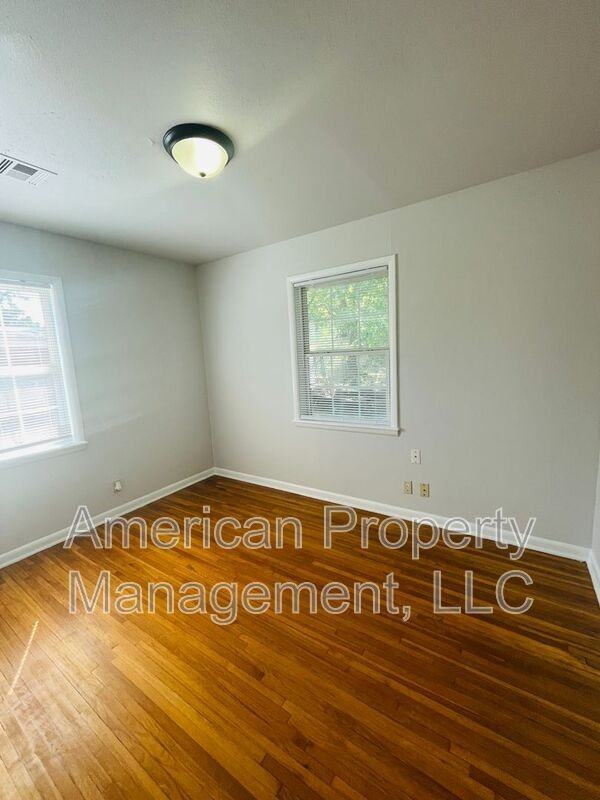 1110 N Hickory Ave - Photo 6 of 12