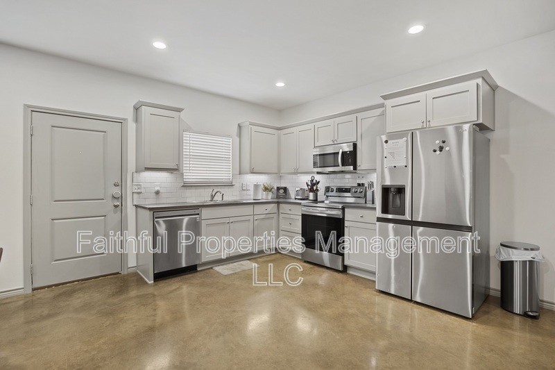 16246 County Road 4137 - Photo 3 of 8