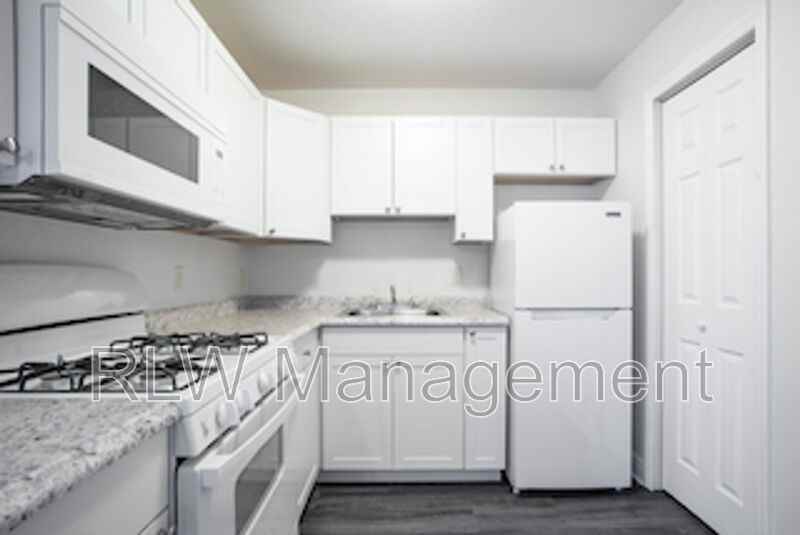 11 N Central Ave #201 - Photo 2 of 7